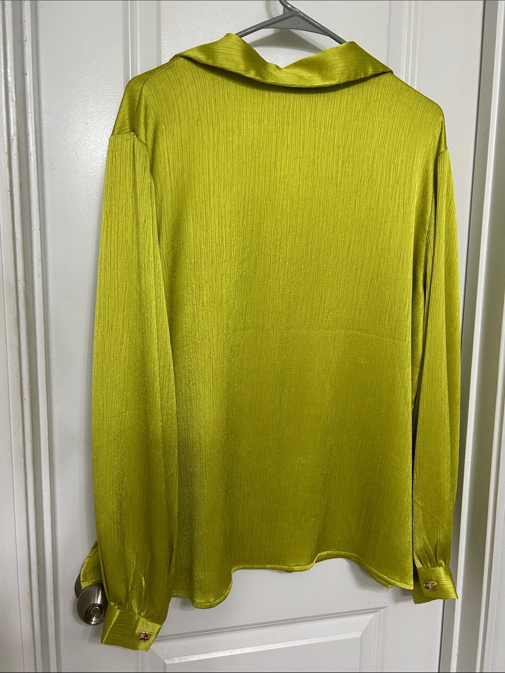 cupcakes & cashmere Chartreuse Satin Button-Front Blouse XL - Picture 6 of 6